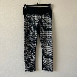 Under Armour Fitted Heat Gear Ankle Crop Abstract Print Leggings SZ XS